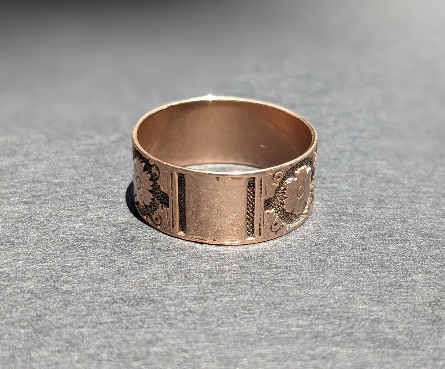 14k Gold Cigar Band With Flower