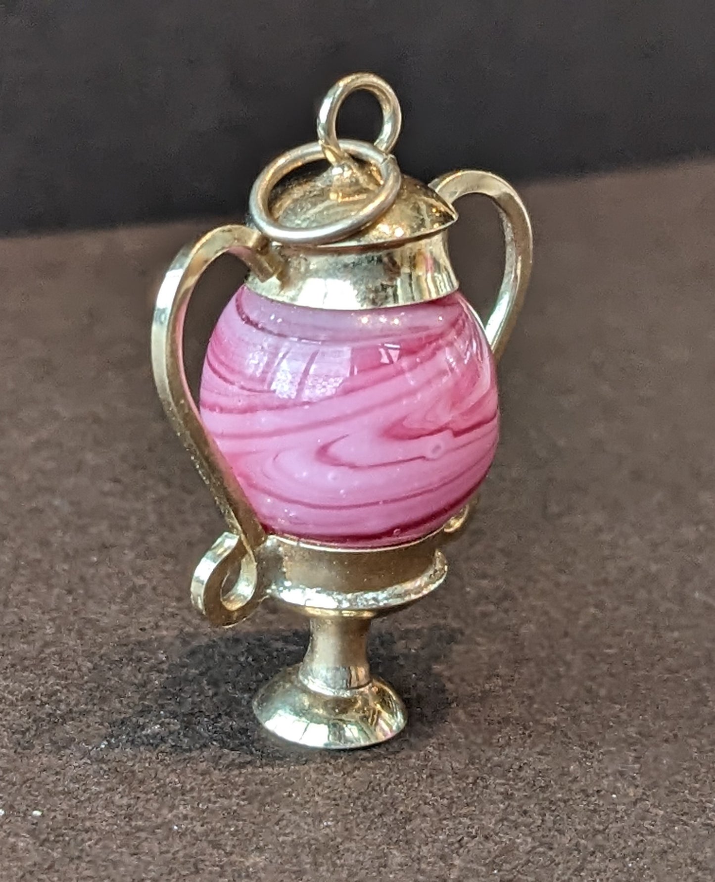 9k Gold and Murano Glass Urn Pendant