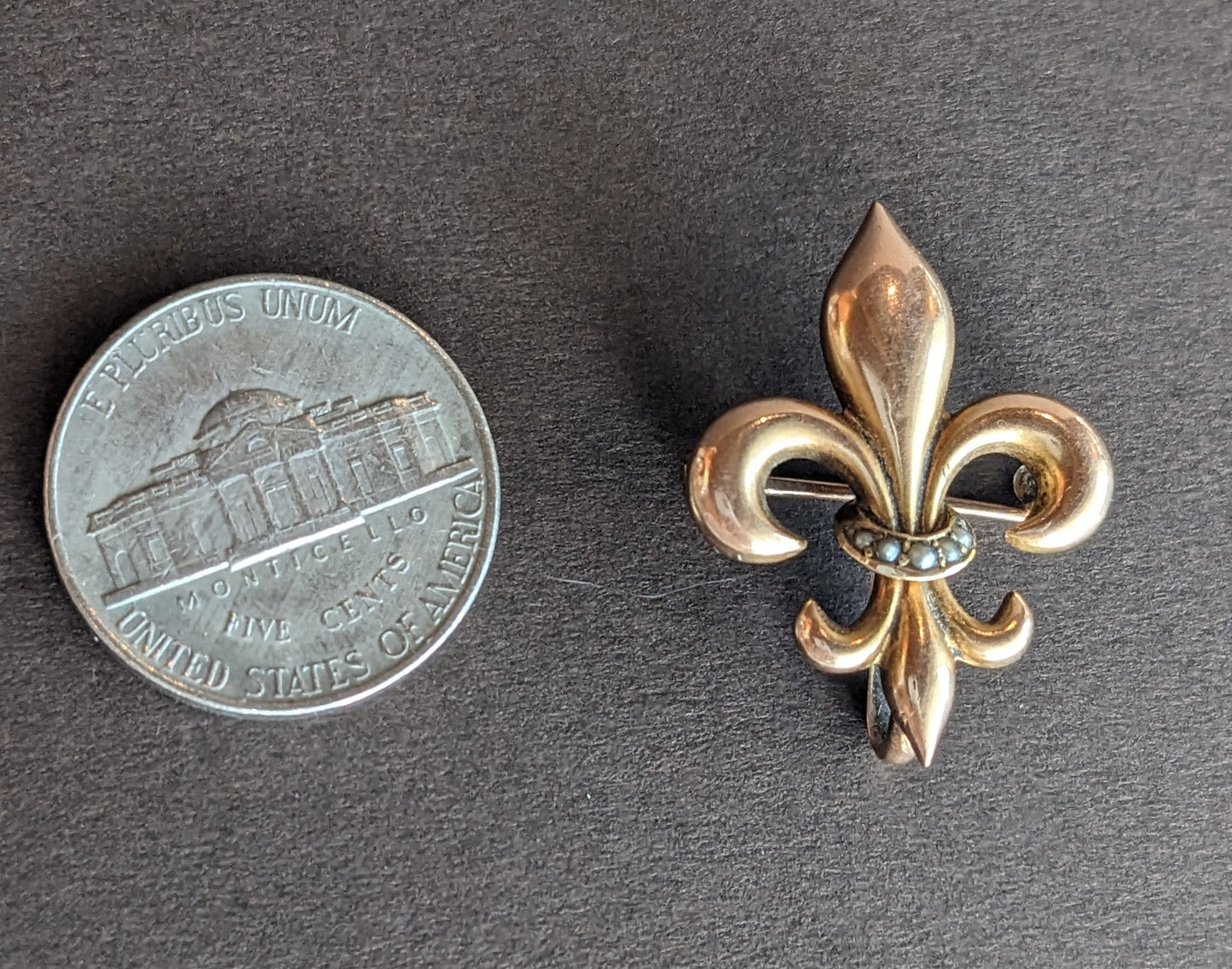 10k Fleur de Lis brooch / charm