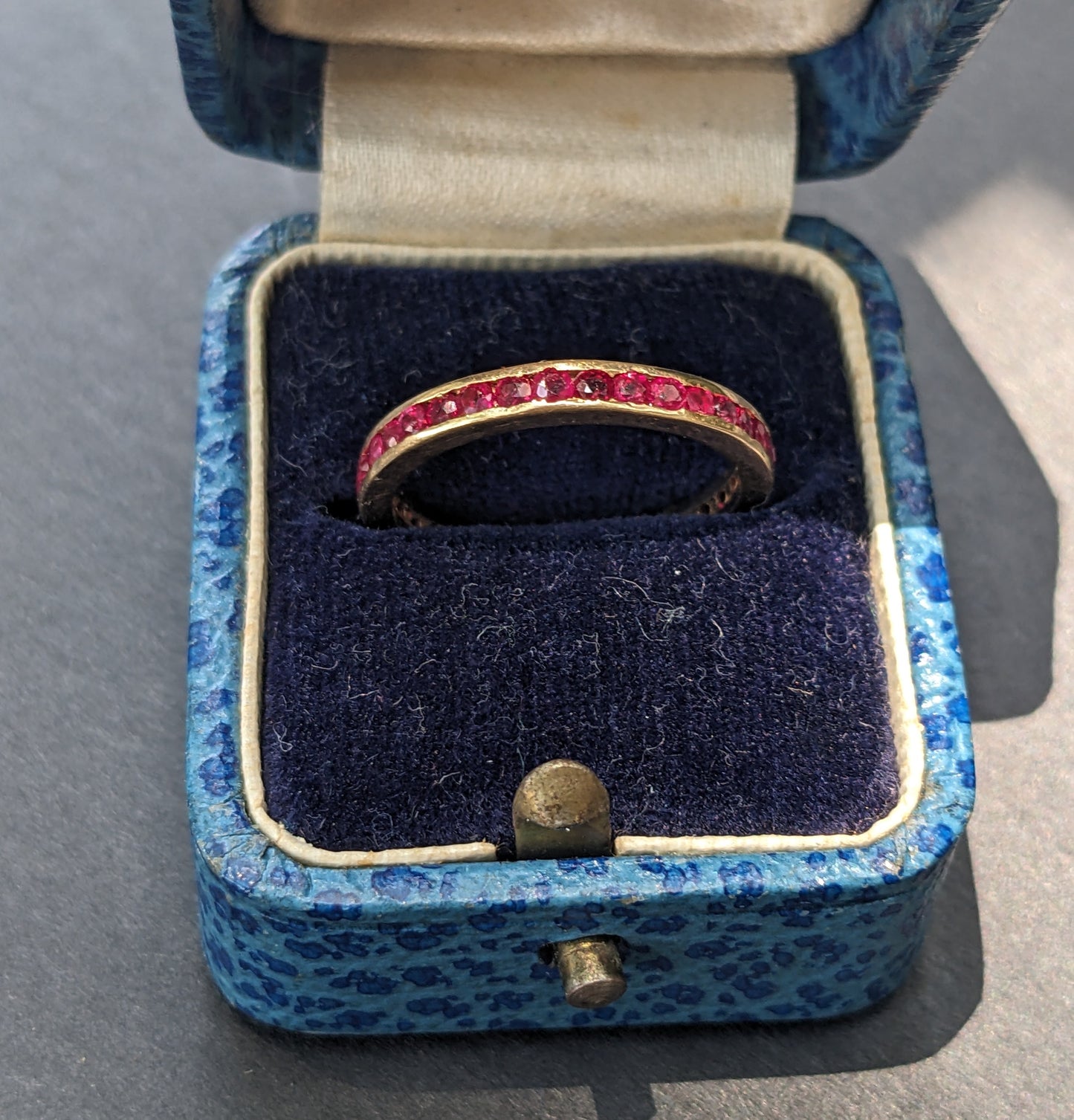 14k Gold and Ruby 1940s eternity band (29)