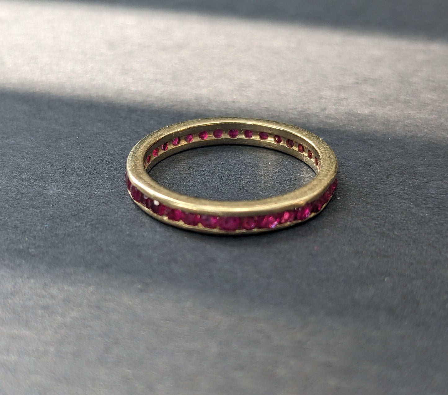14k Gold and Ruby 1940s eternity band (29)