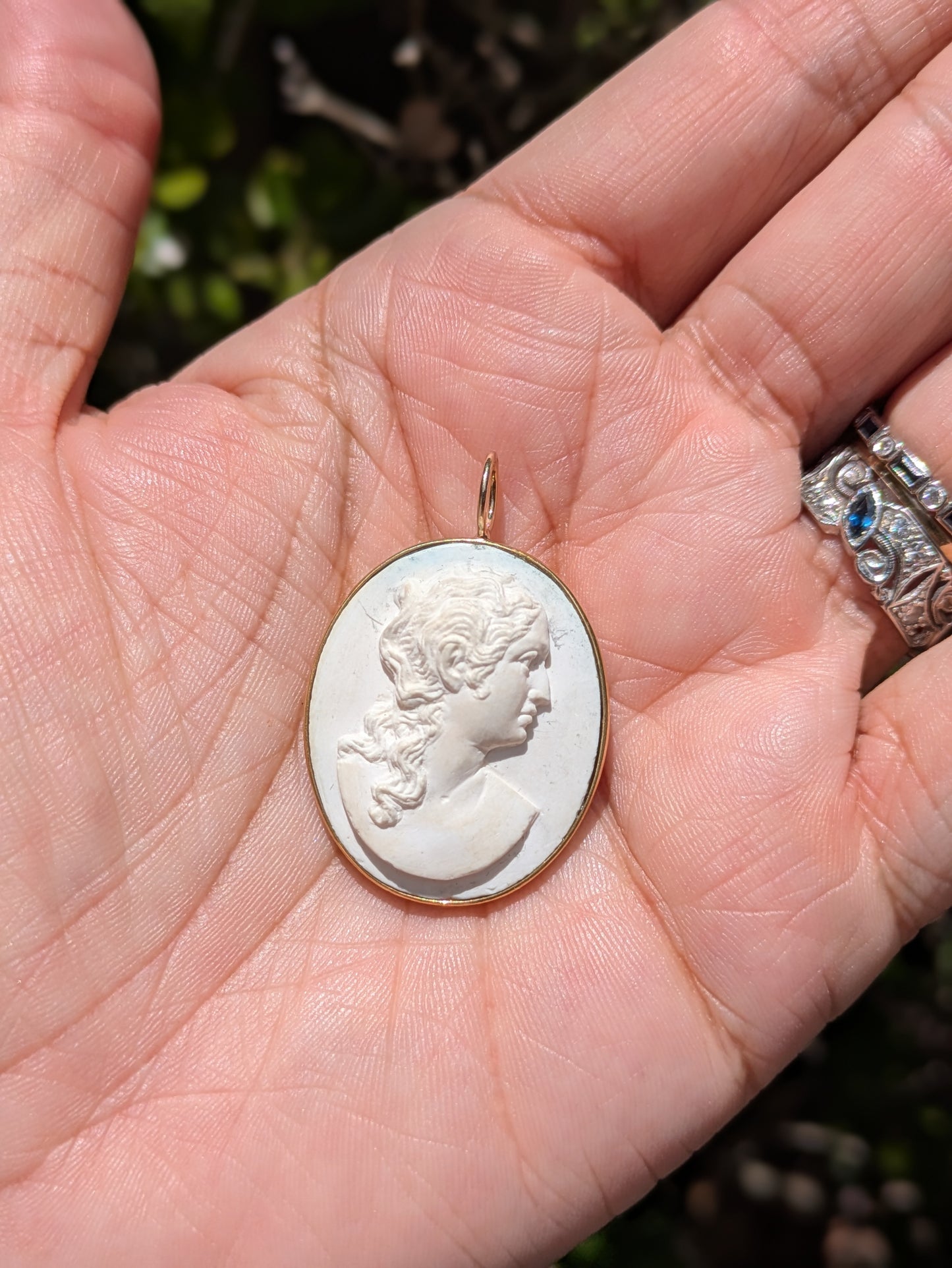 14kt Bezeled Set Cameo Pendant