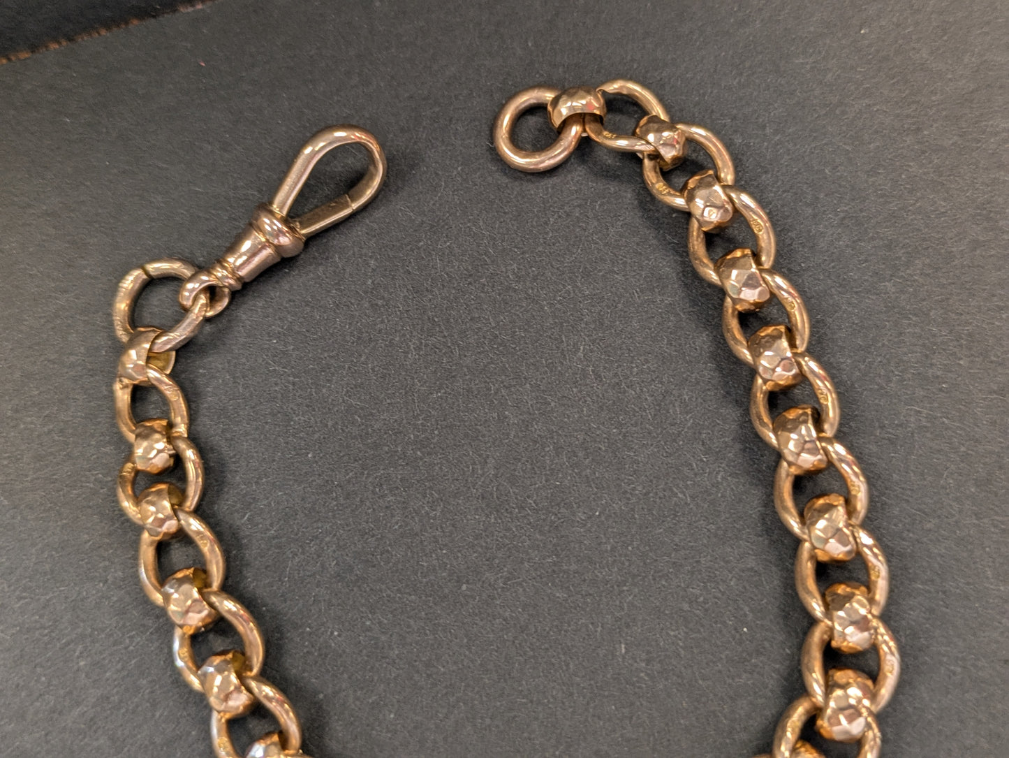 9k English Beveled Link Bracelet with Dog Clip