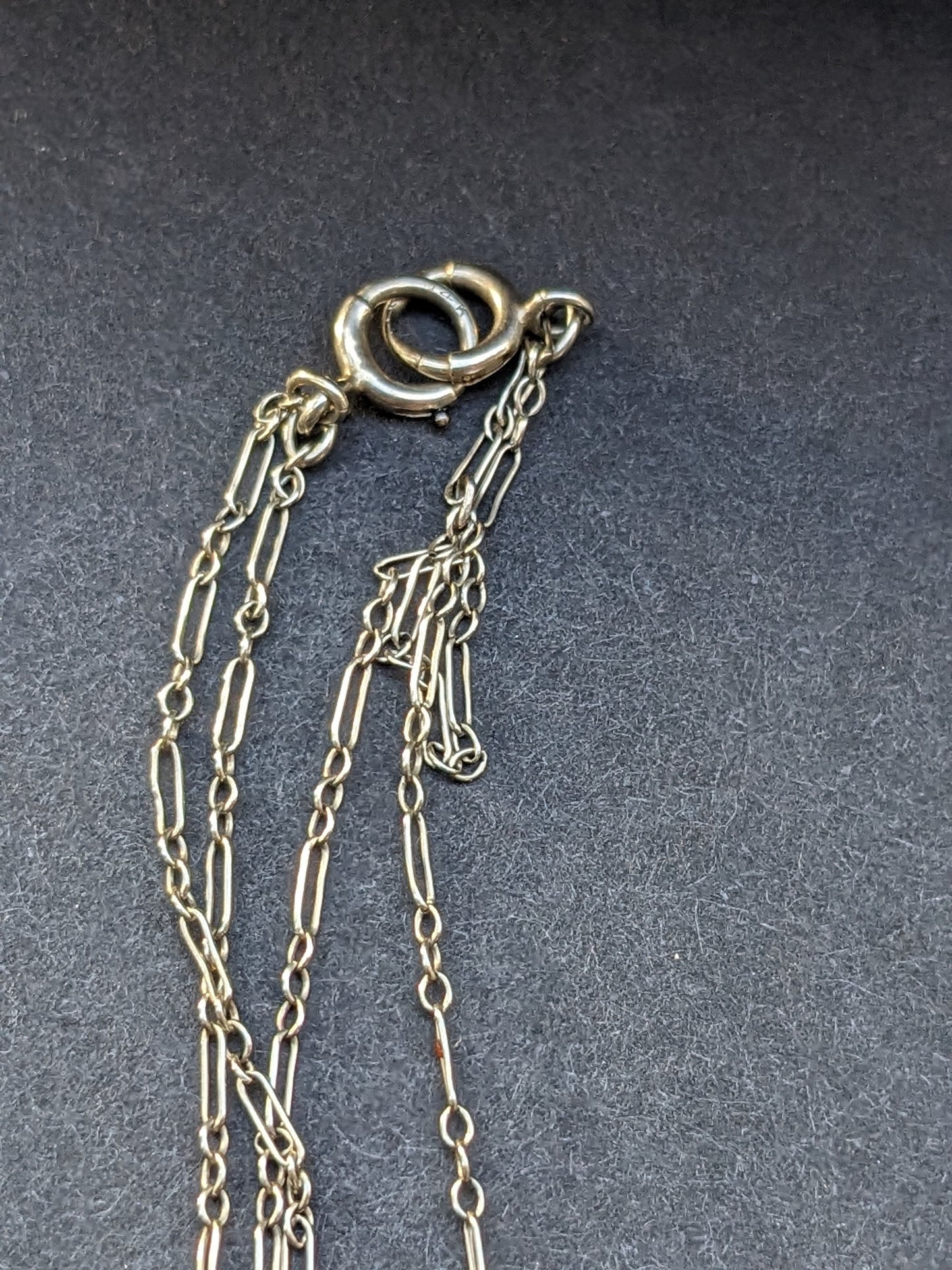 Doubled white gold chain with 2 bolt clasps