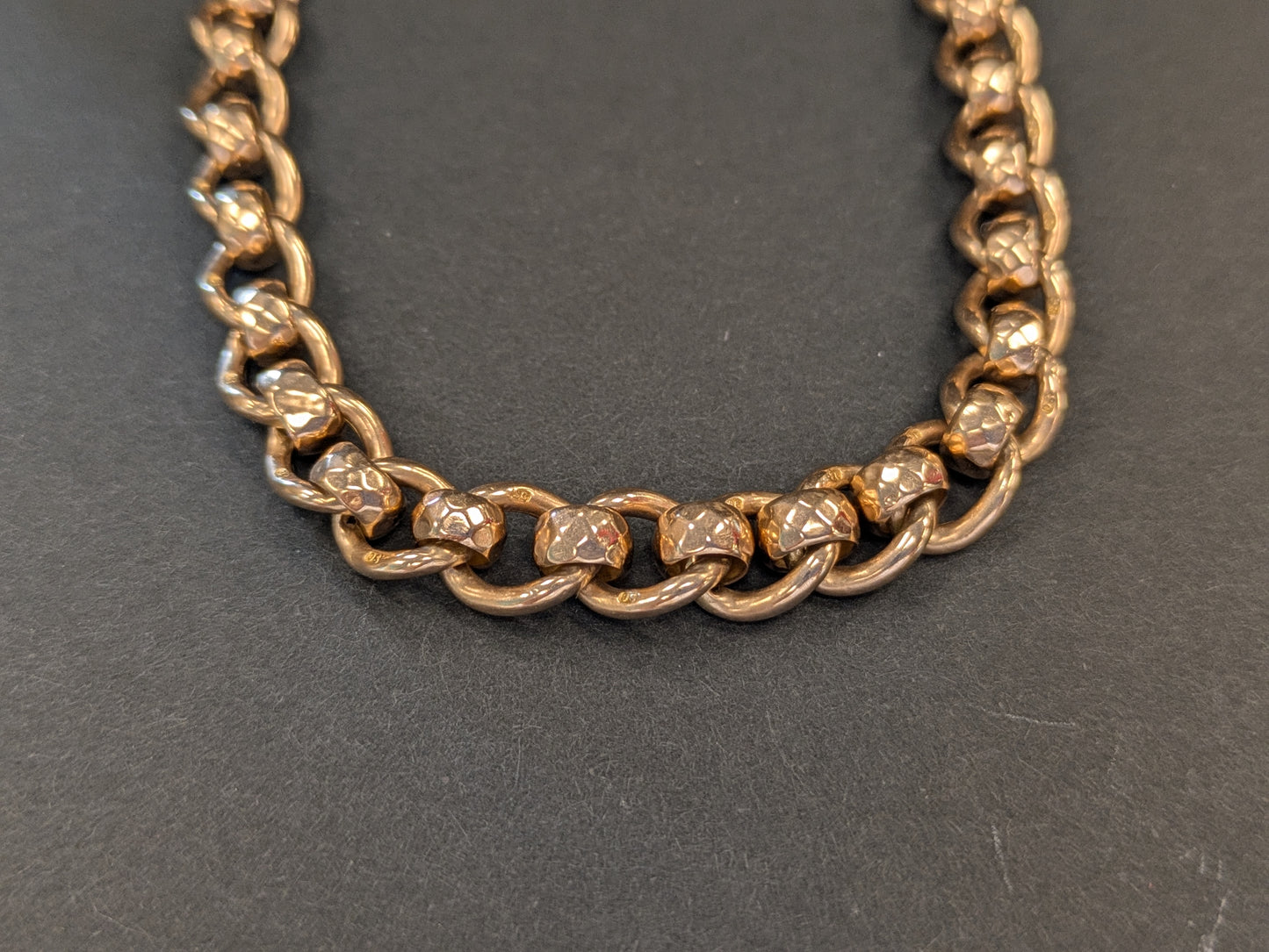 9k English Beveled Link Bracelet with Dog Clip