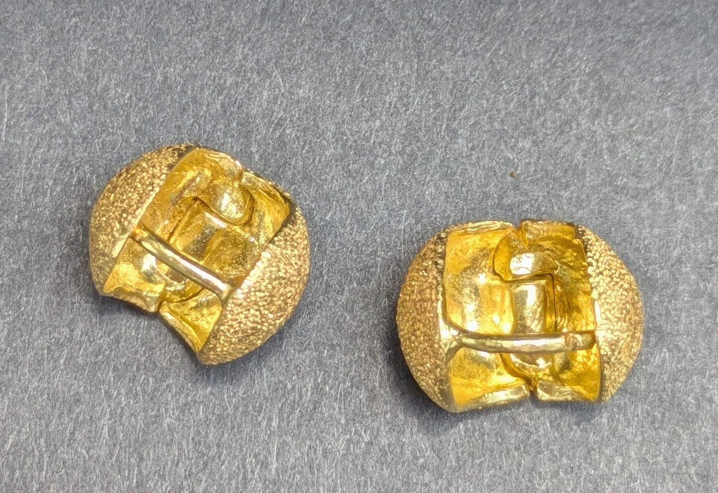 18kt Yellow Gold Florentine Finish Huggies