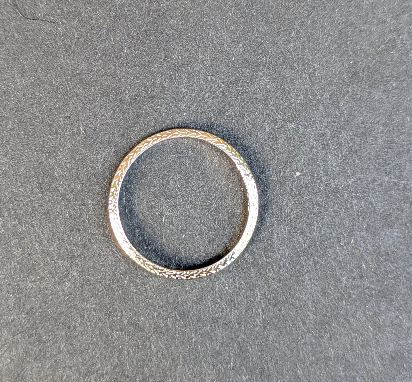 Belais 18k White Gold Engraved Band