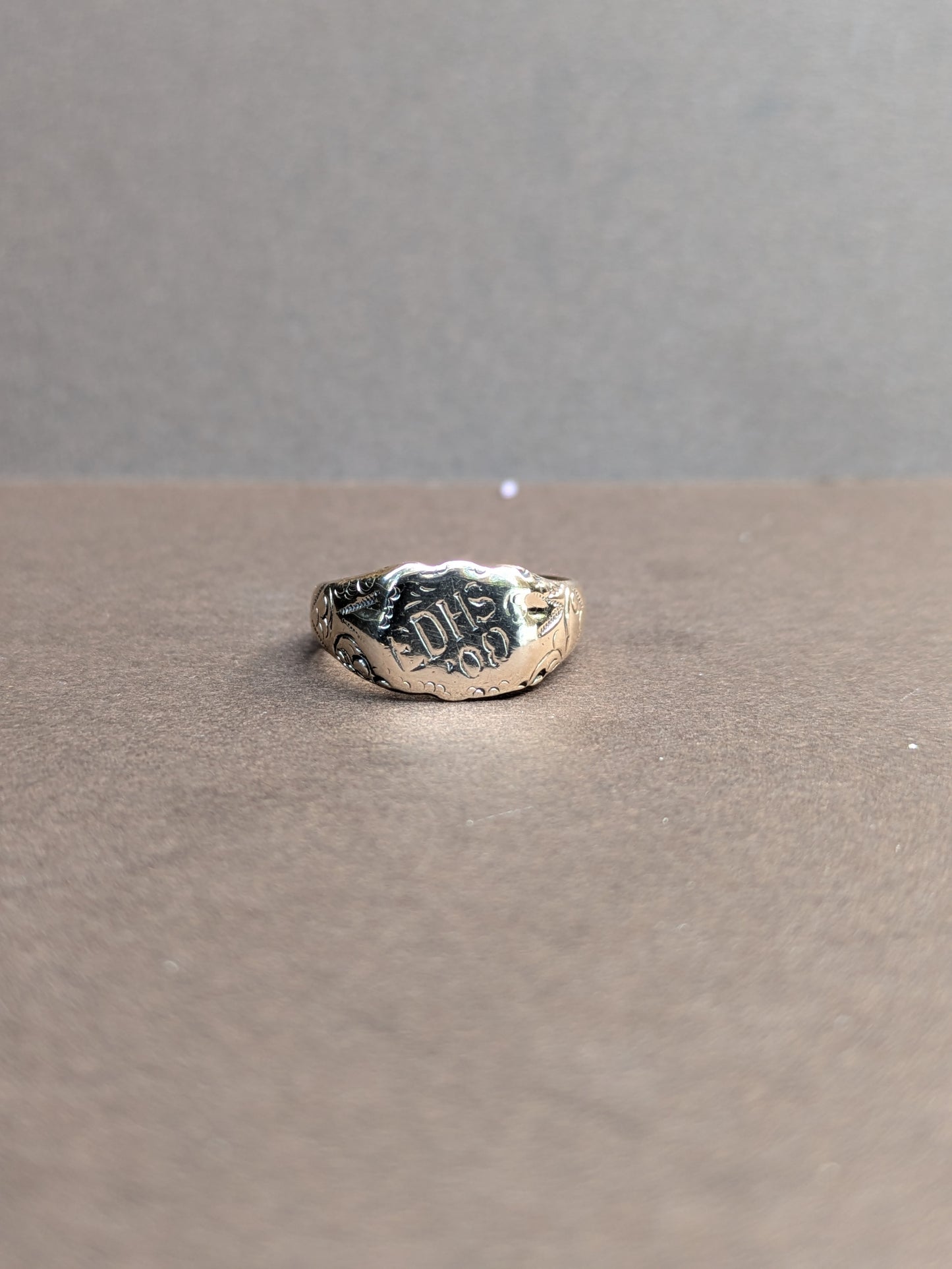 1909 14kt Signet Ring With Shield Front And Engraving