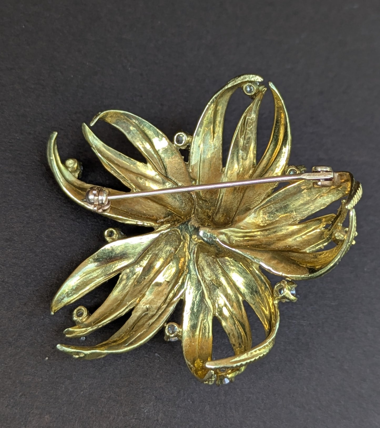 18kt Pearl Diamond Leaf Brooch
