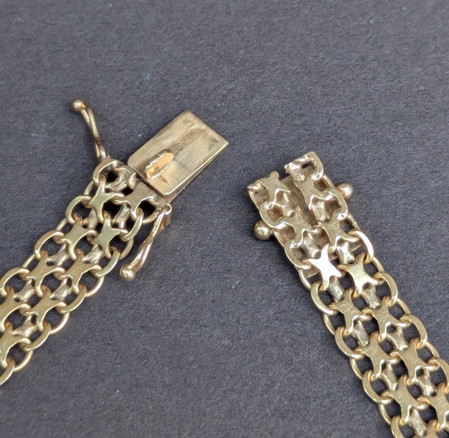 18kt Scandinavian Bracelet with Puffy Heart
