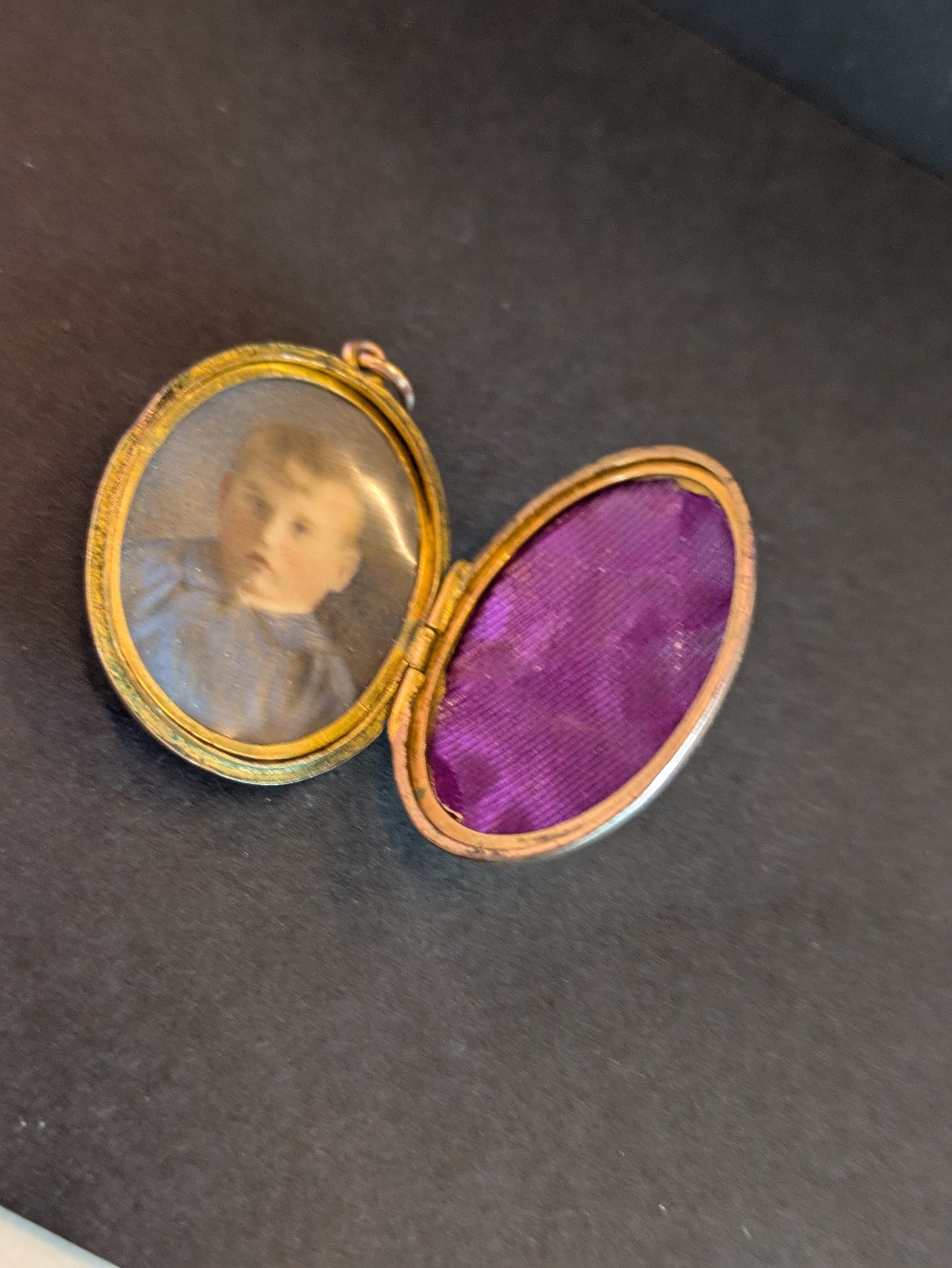 9k English Mourning Locket with Black Enamel
