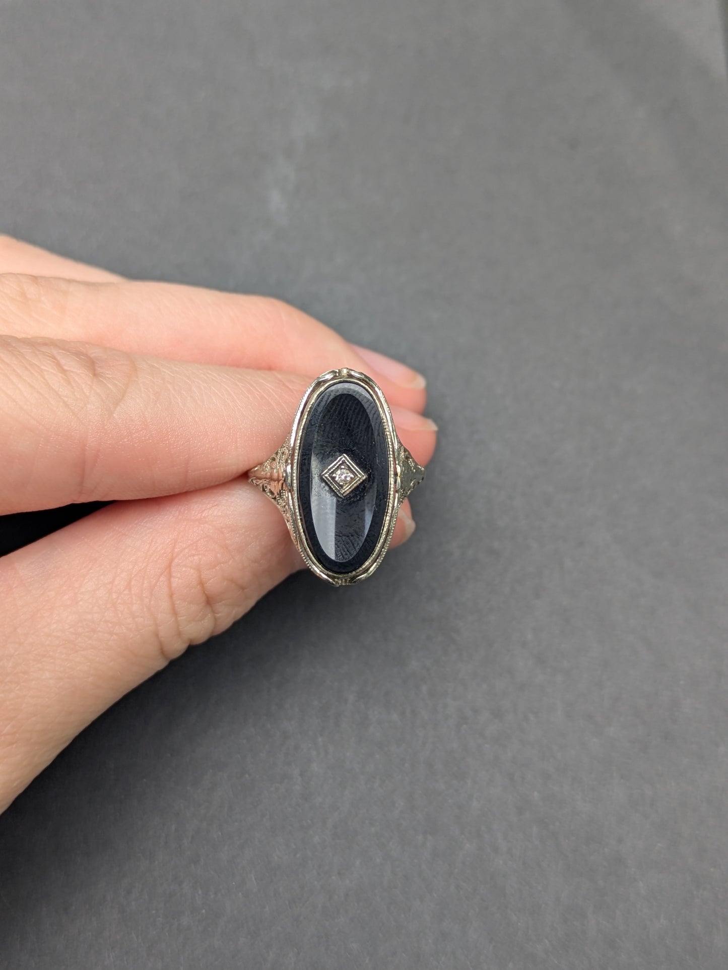 14kt Filgree Flip Ring Cameo and Black Onyx