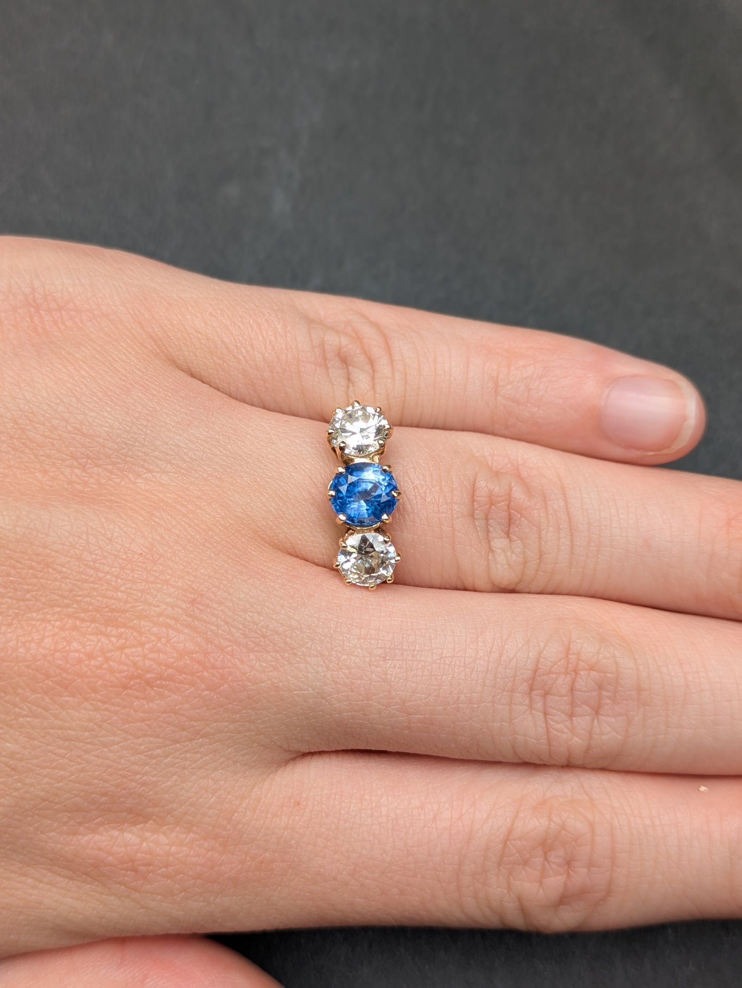 English 9kt 3 Stone Ring