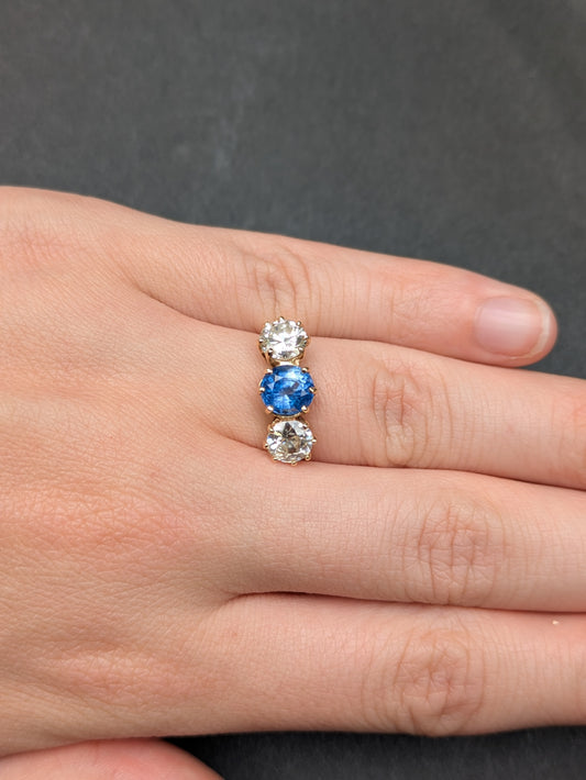 English 9kt 3 Stone Ring