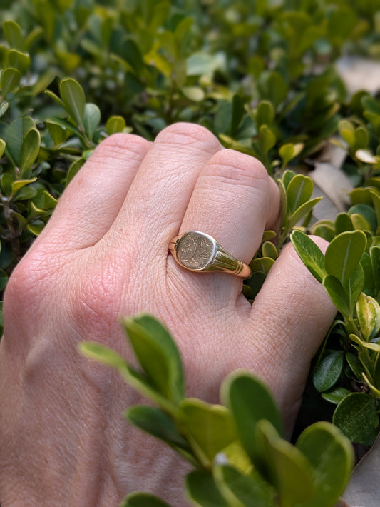 18kt Engraved Boxer Dog Ring