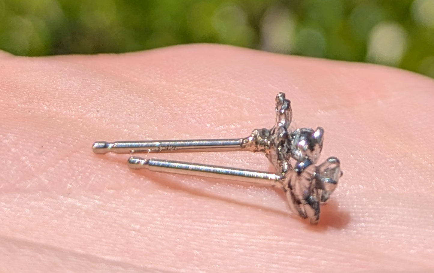 14kt White Gold & Diamond Flower Studs