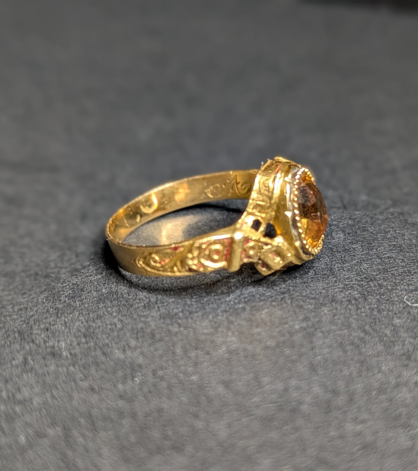 "A" "M" Citrine 18k Buckle Ring