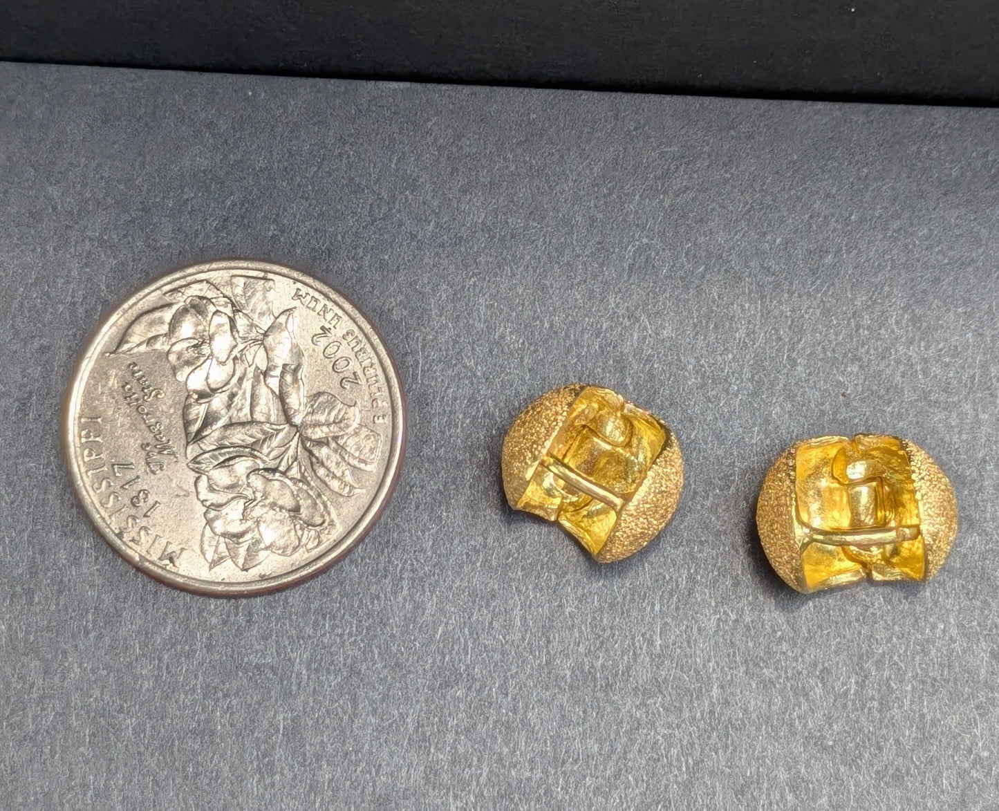18kt Yellow Gold Florentine Finish Huggies