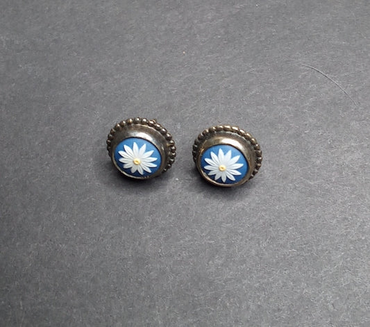 Sterling Wedgewood Daisy Earrings