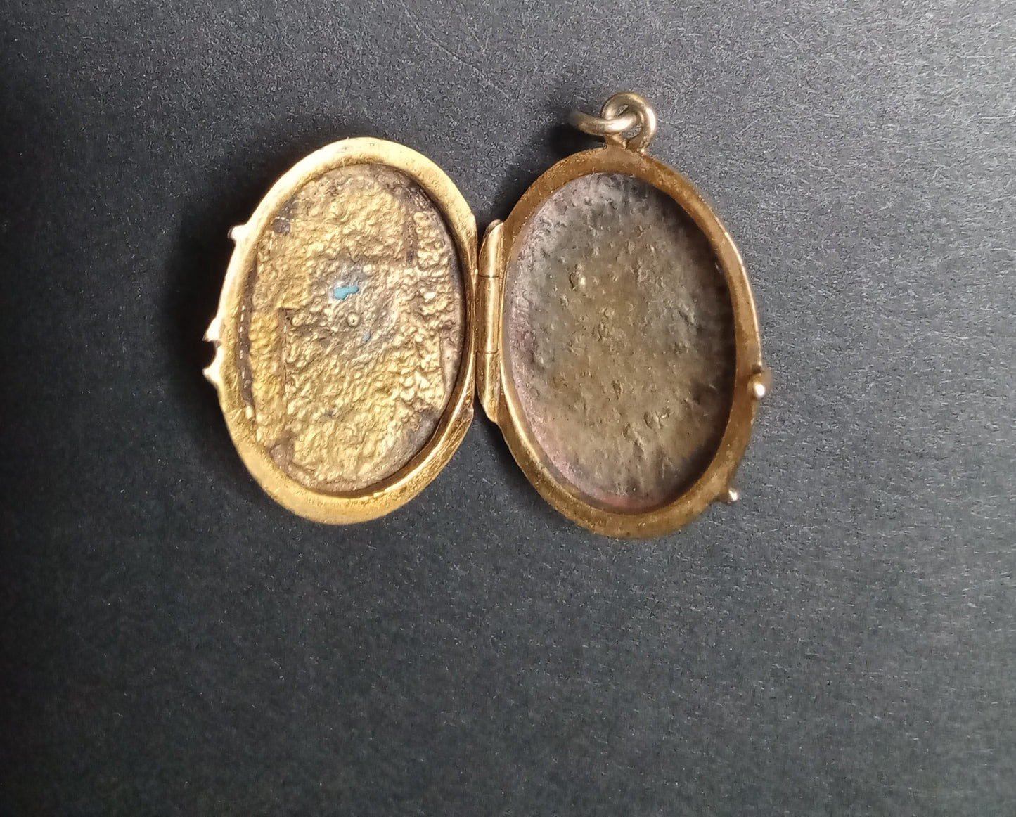 9k Victorian Engraved Turquoise Locket