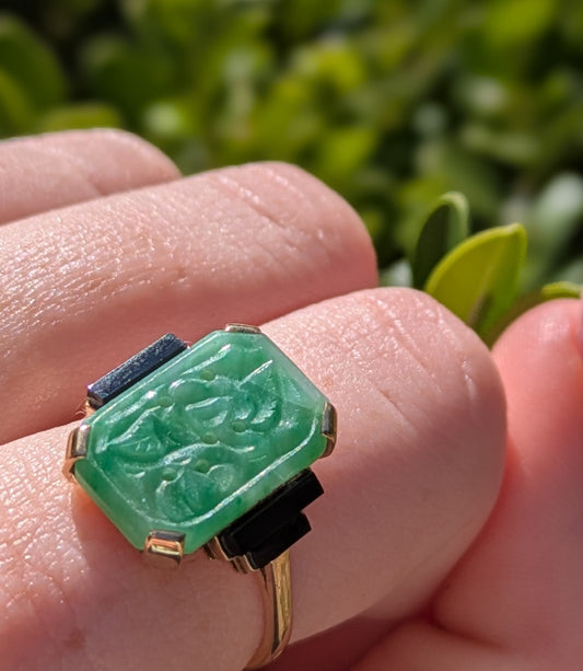 Carved Jade and Onyx Ring- Yellow Gold, External Hallmark 18kt