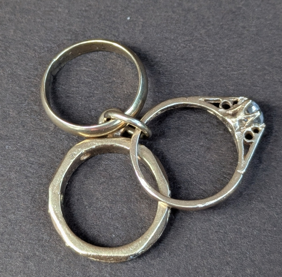 9k 3 Rings Charm
