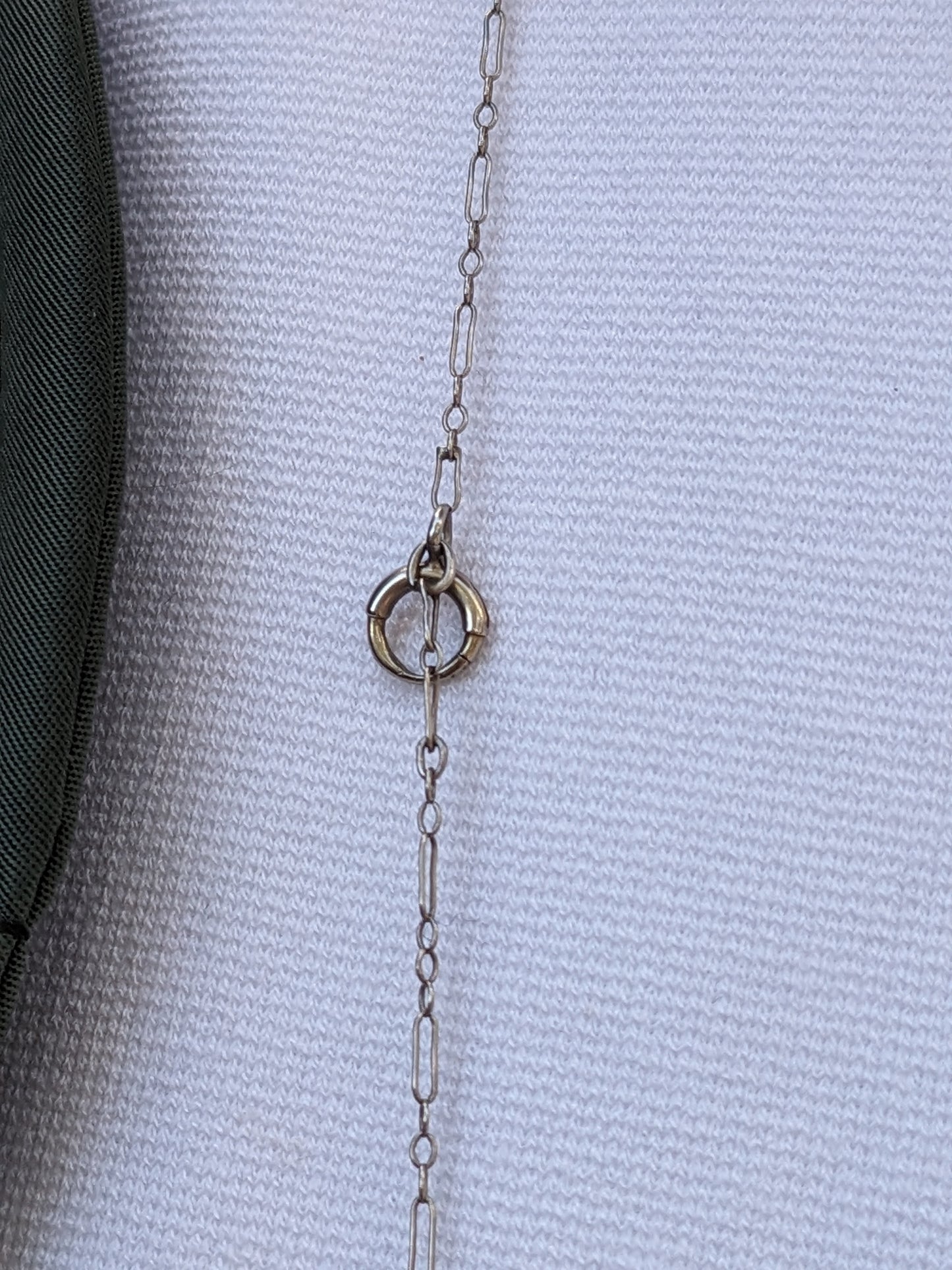 Doubled white gold chain with 2 bolt clasps