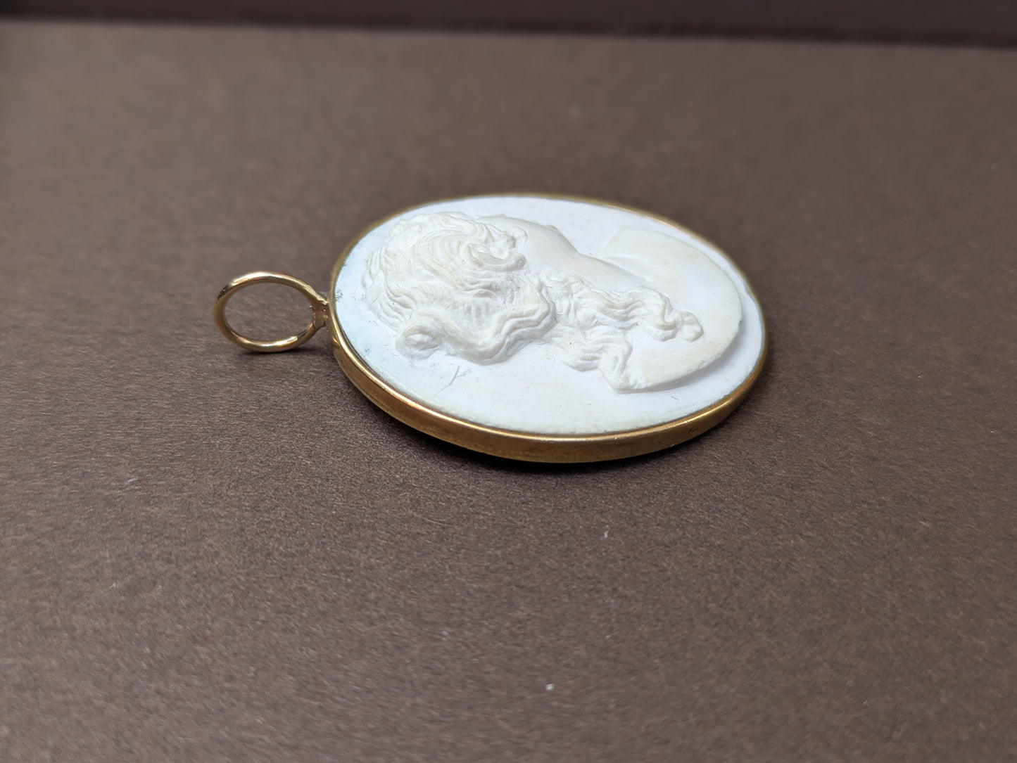 14kt Bezeled Set Cameo Pendant