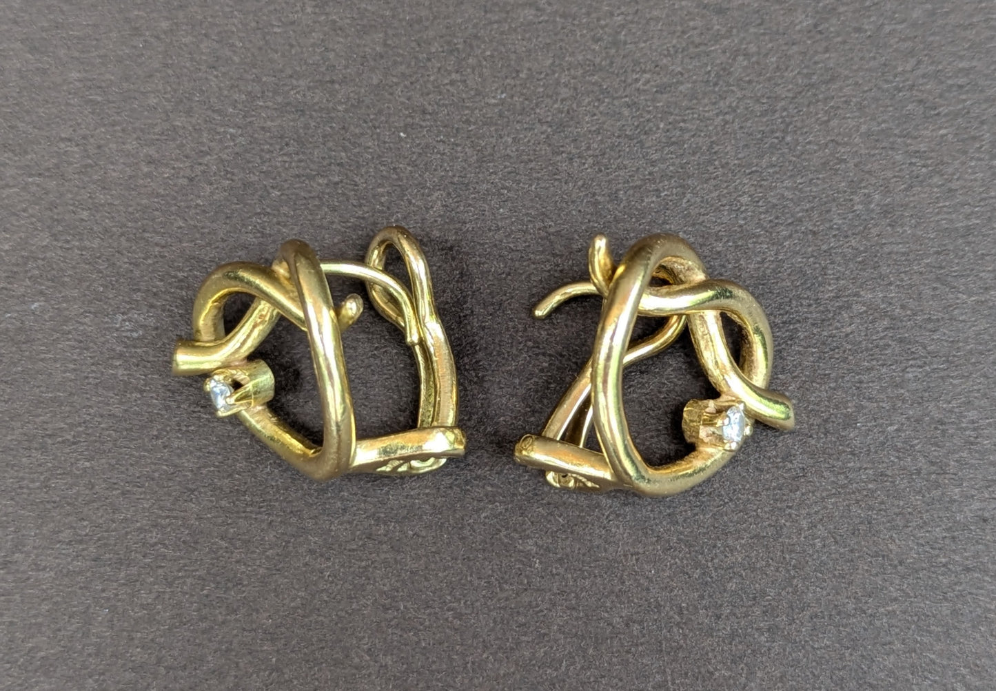 Piaget 18kt Love Knot Earrings with Diamond