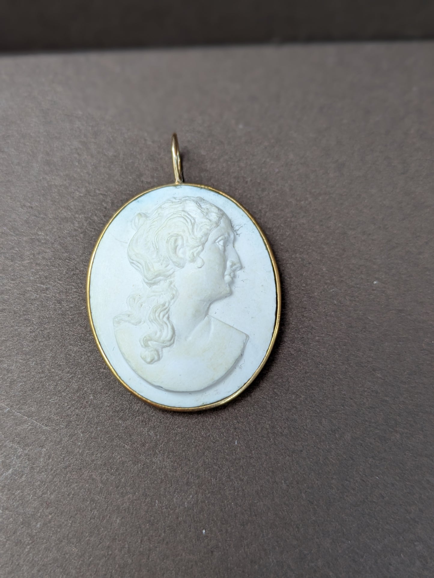 14kt Bezeled Set Cameo Pendant