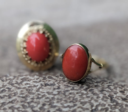 Bezel set cabochon coral ring