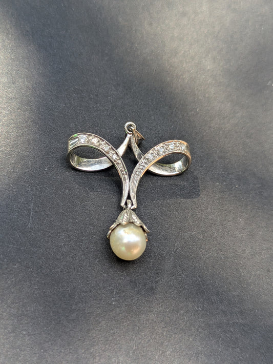 18kt White Gold Swag with DIamonds and Drop Pearl