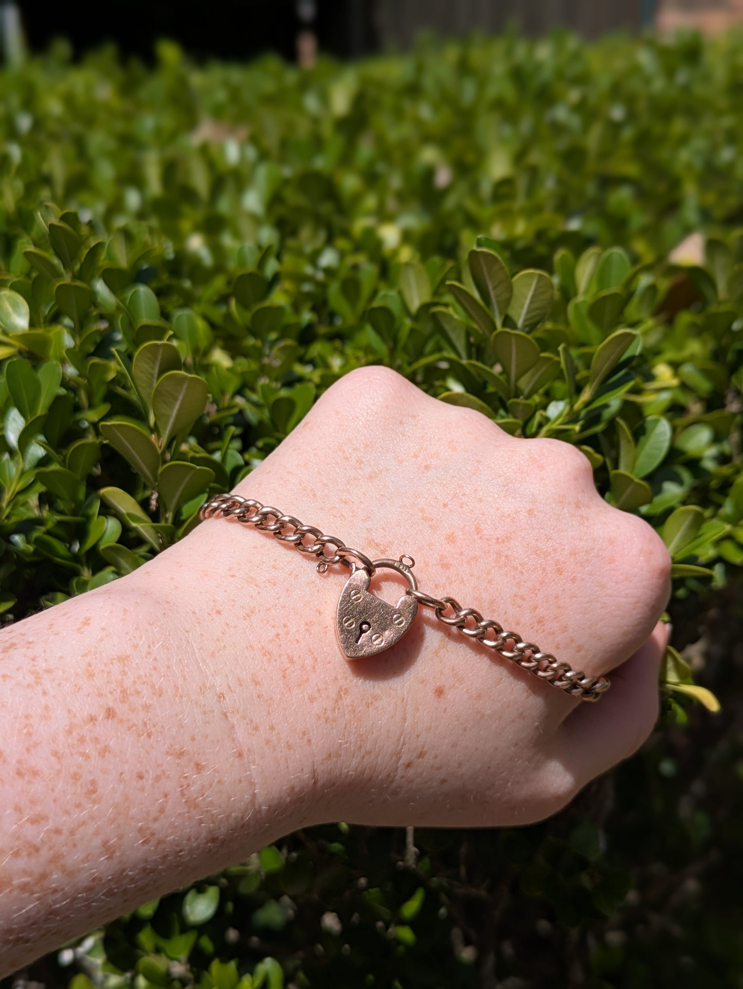 Open Flat Curb Chain 9kt English - Toggle & Dog Clip