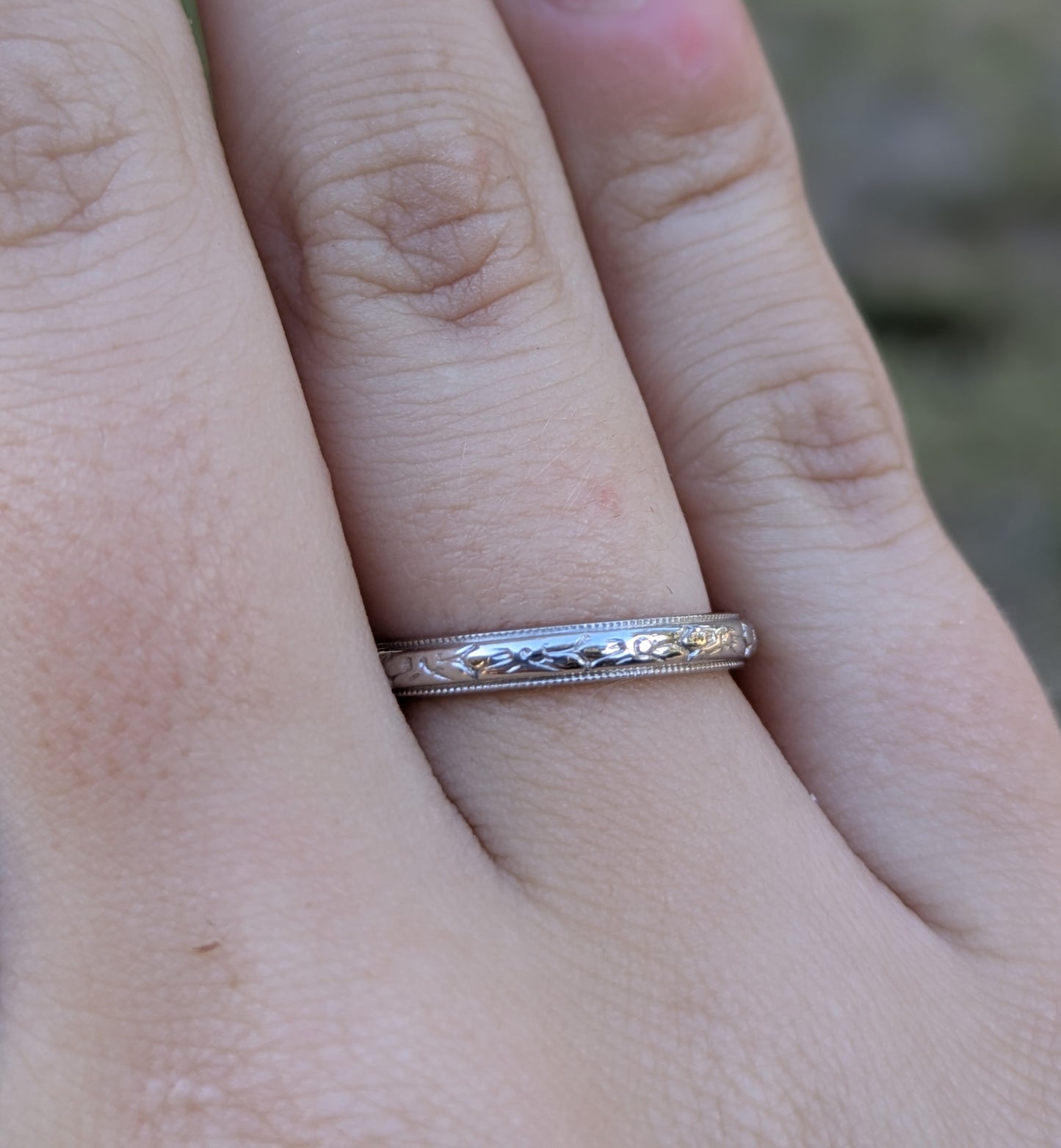 18k Coin Edge Engraved White Gold Band
