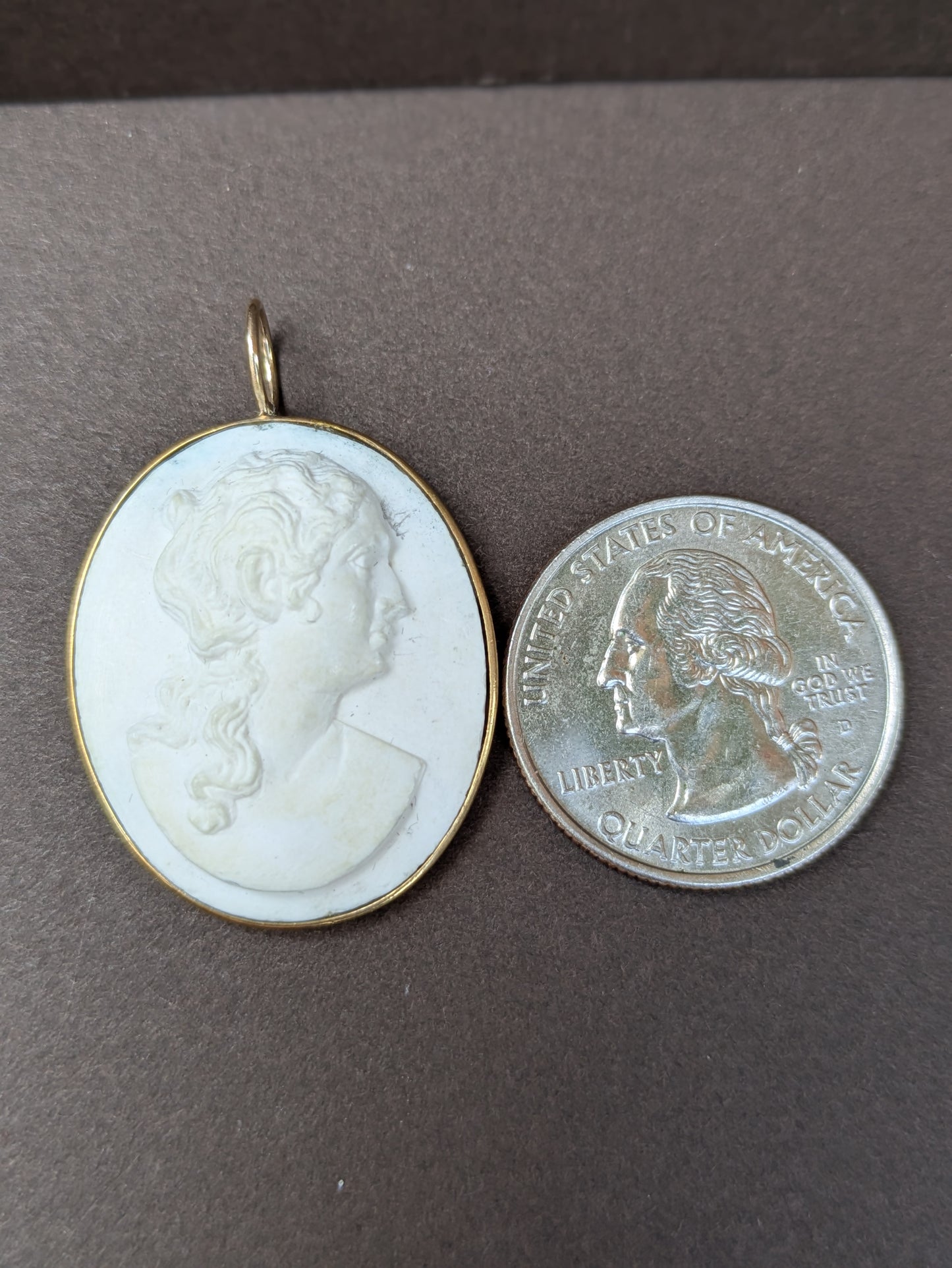 14kt Bezeled Set Cameo Pendant