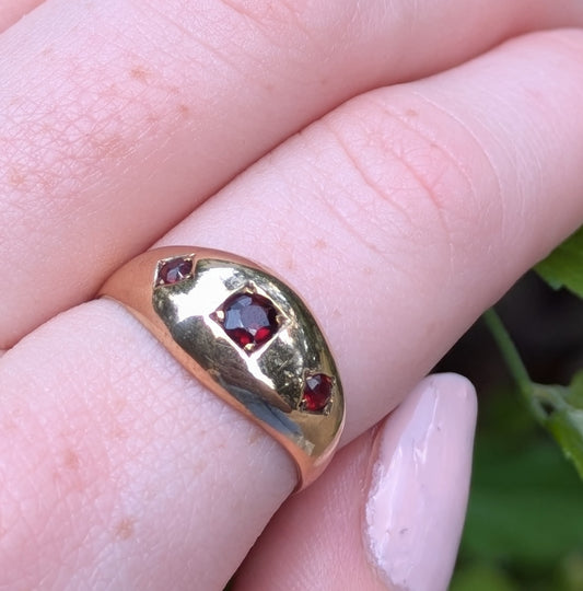 9kt English Flush Set Garnet Ring