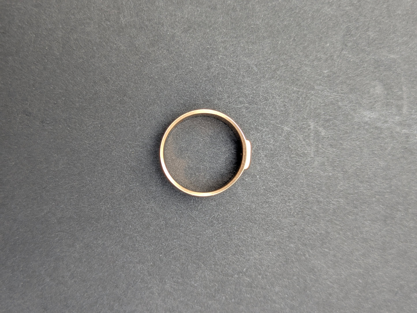 14kt 3 colored Gold Cigar Band with Mine Cut Diamond