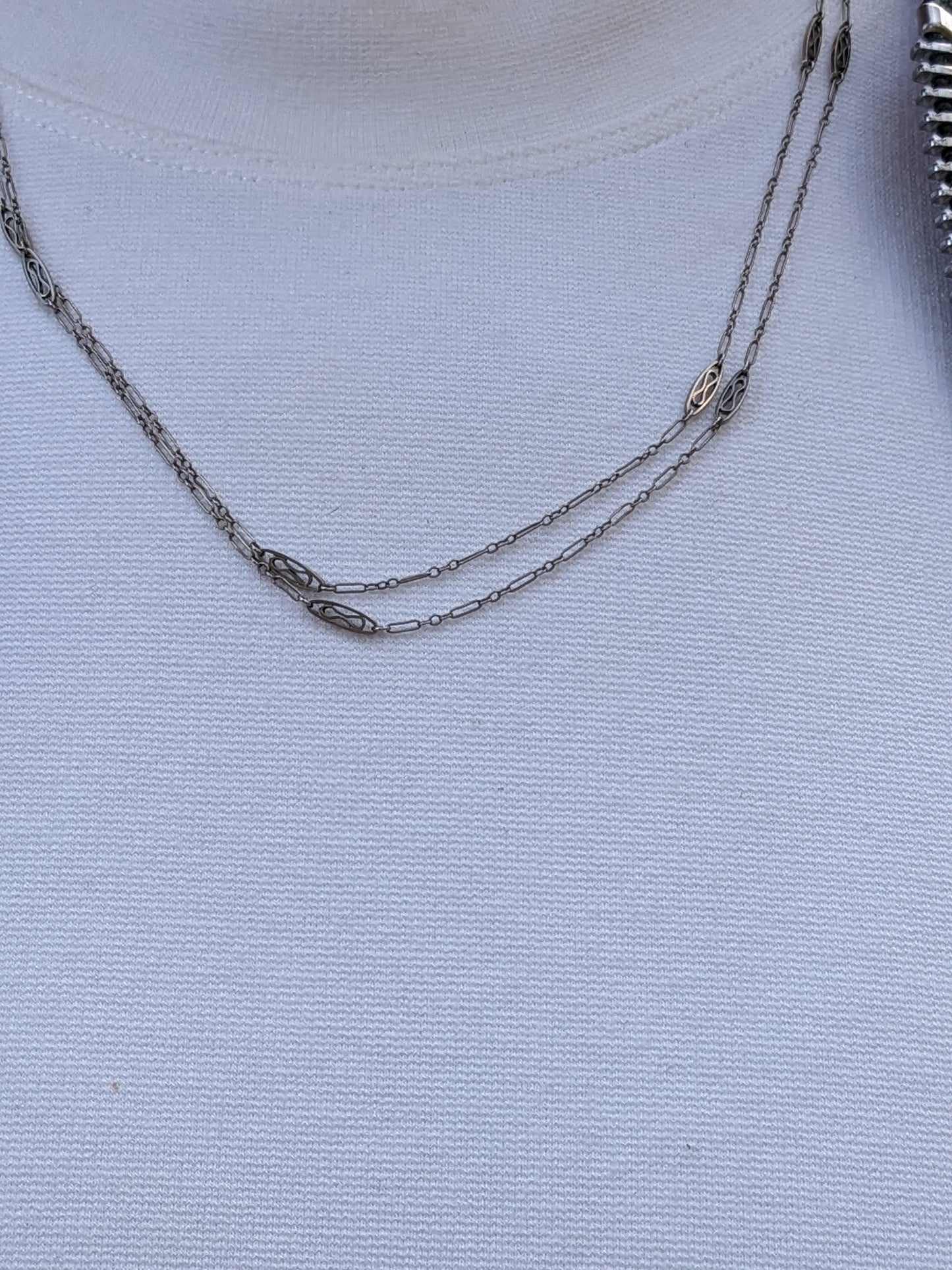 Doubled white gold chain with 2 bolt clasps