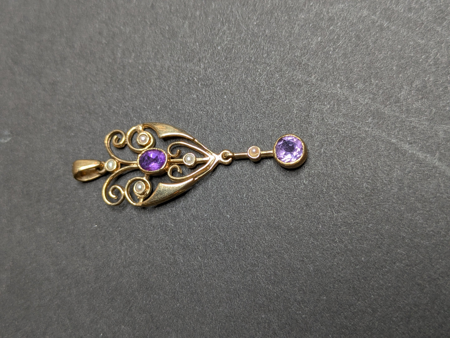 9k Amethyst and Pearl Pendant