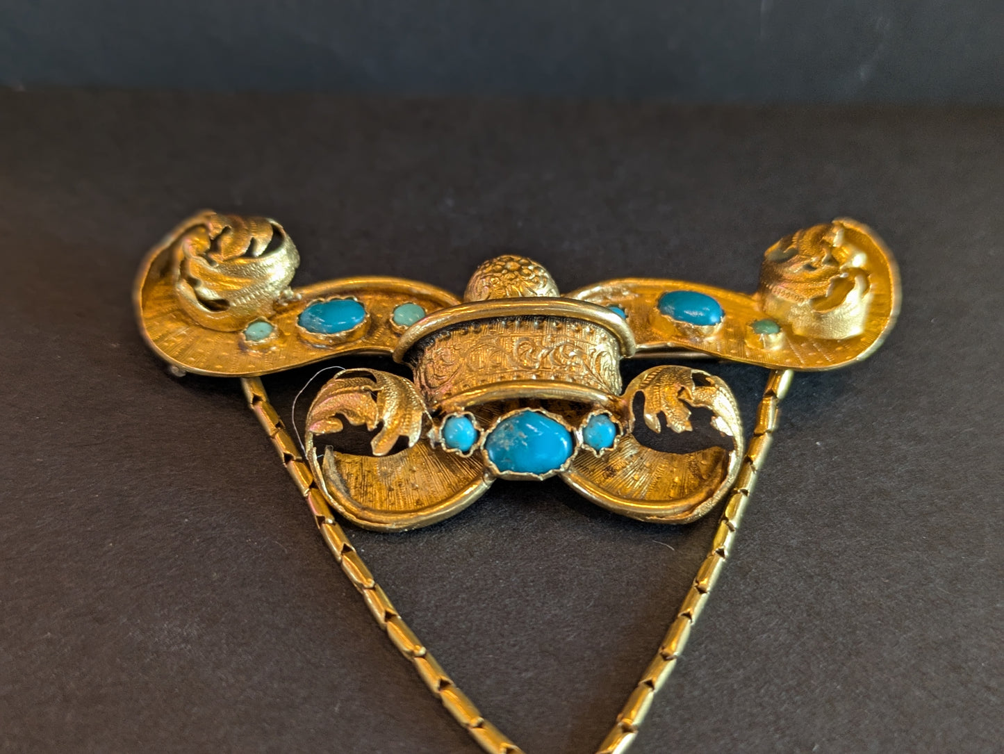 15kt Turquoise Swag Brooch