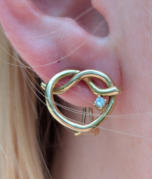 Piaget 18kt Love Knot Earrings with Diamond