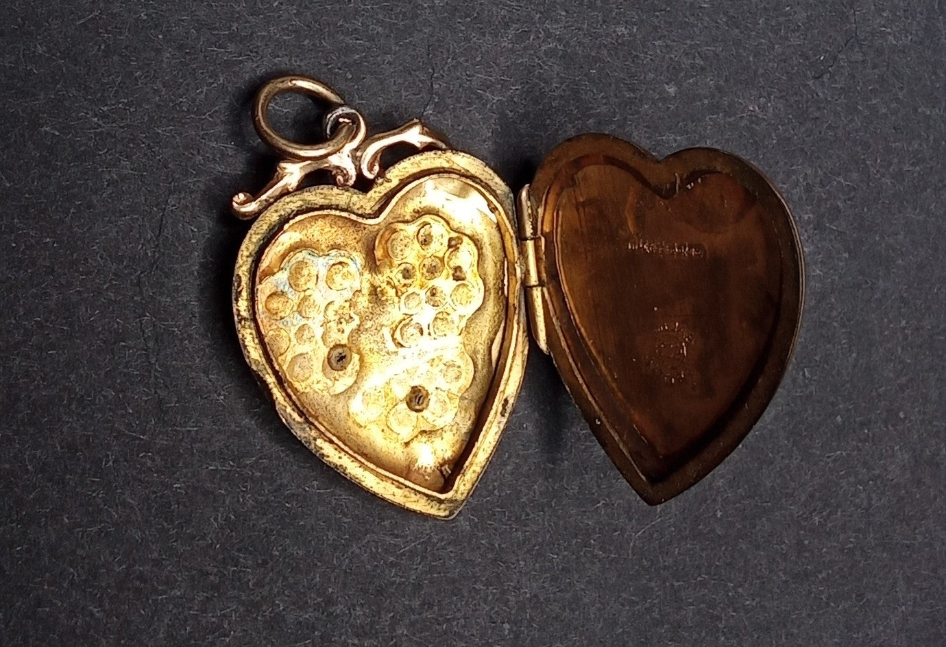 9k Gemstone Heart Locket Circa 1940's