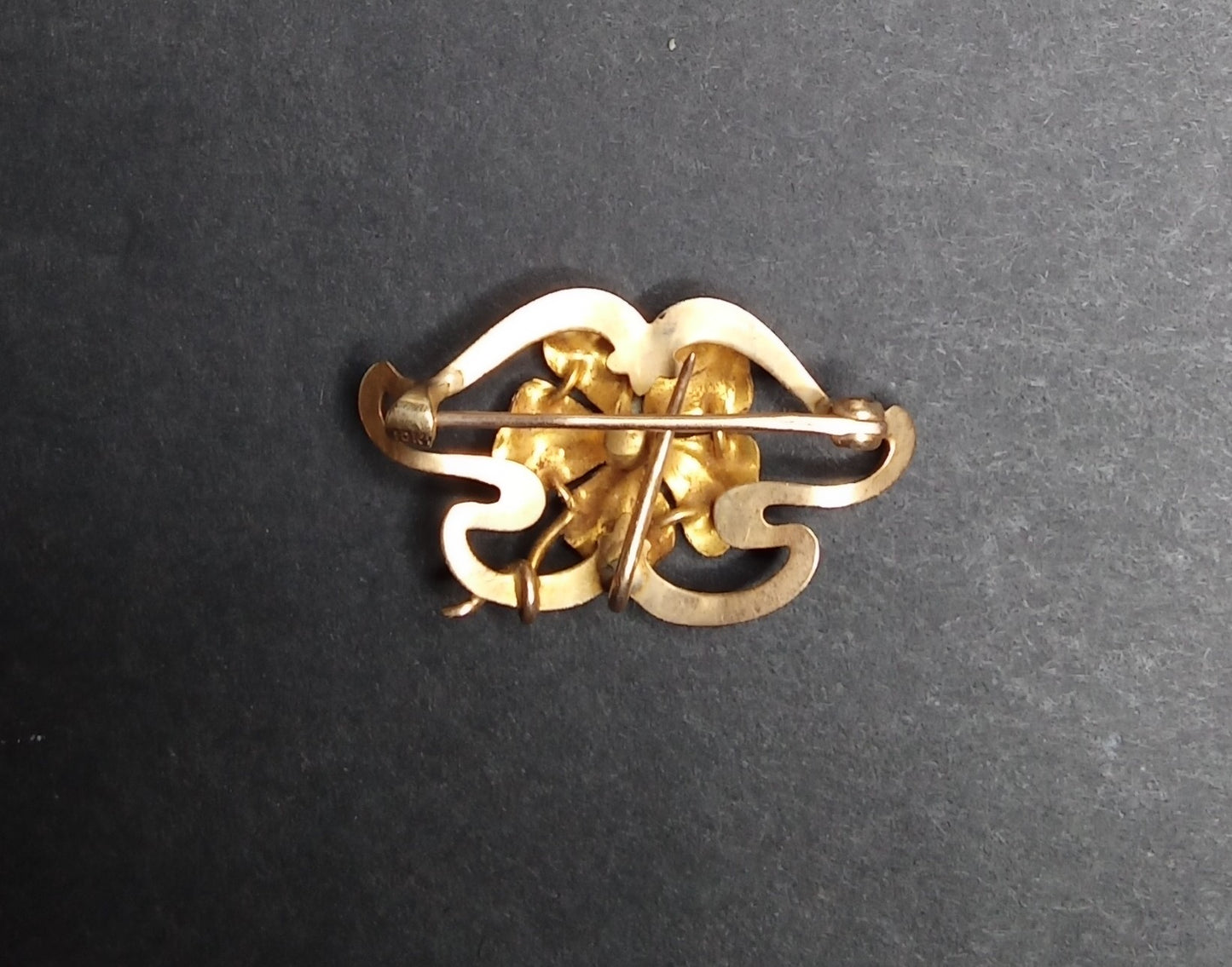14k Enamel Flower Pendant with Pearl