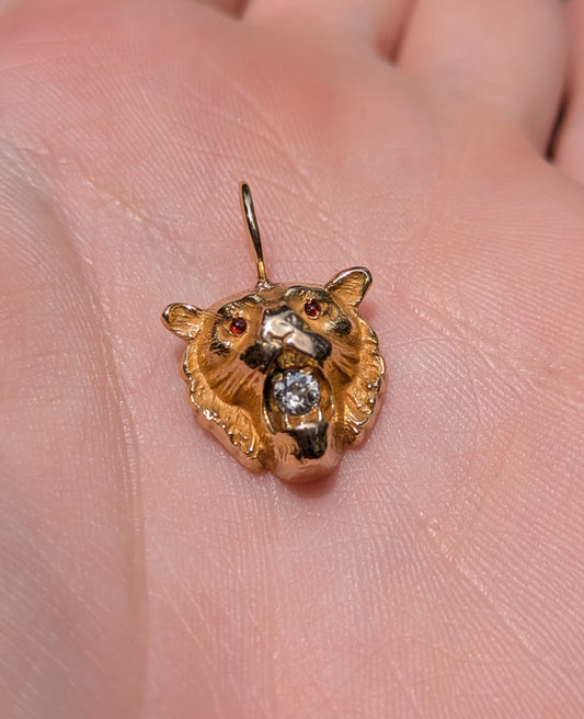 10kt Lion Charm with Ruby Eyes & Diamond