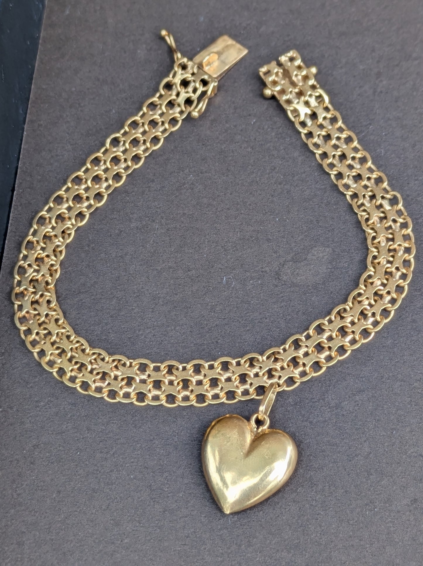 18kt Scandinavian Bracelet with Puffy Heart
