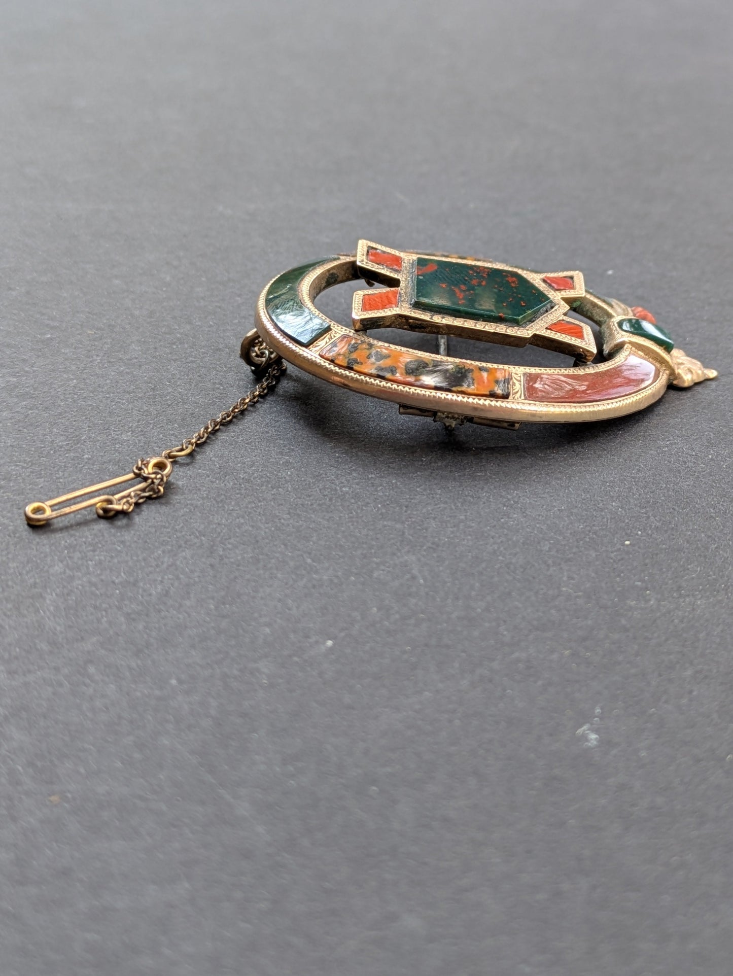 9k Victorian Agate, Bloodstone, and Carnelian Brooch