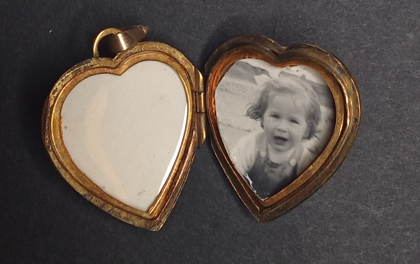 9k Interwar years Engraved Heart Locket