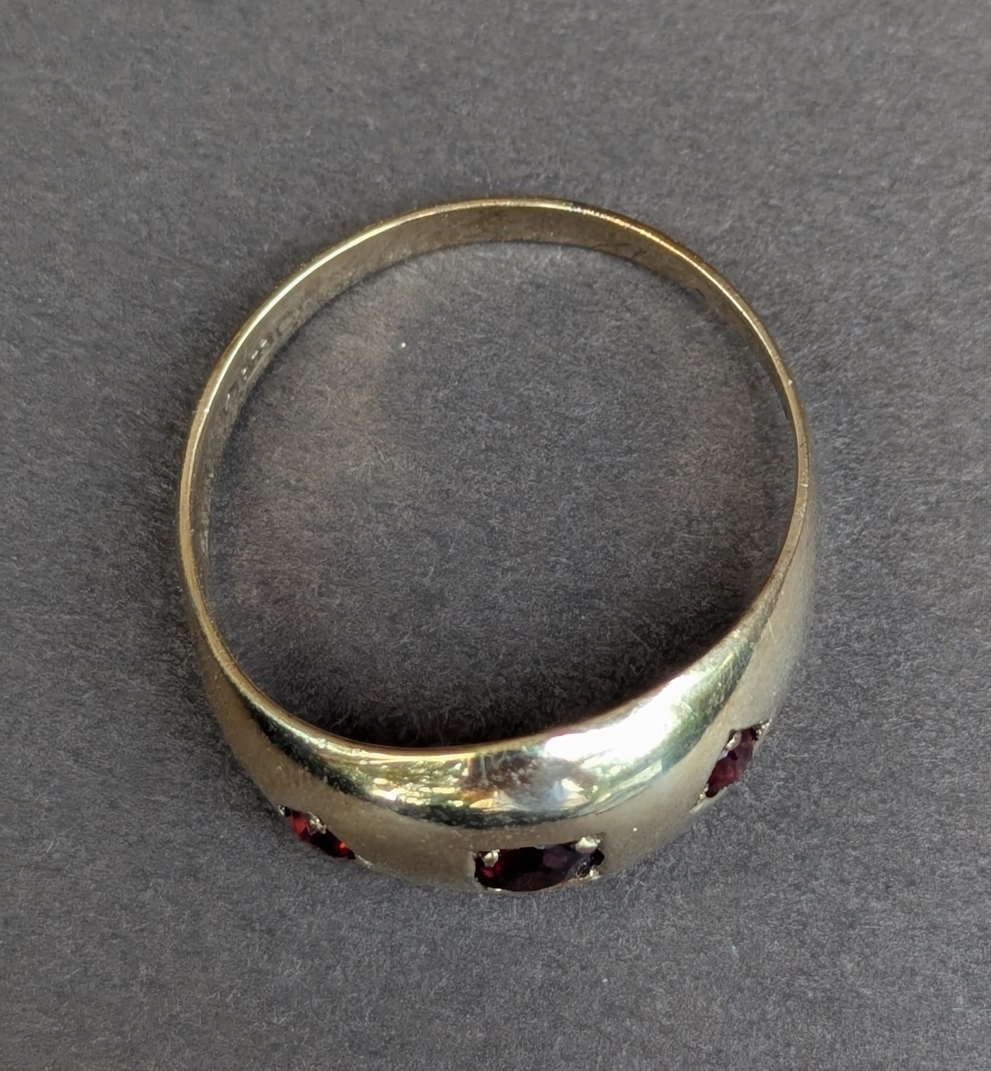 9kt English Flush Set Garnet Ring