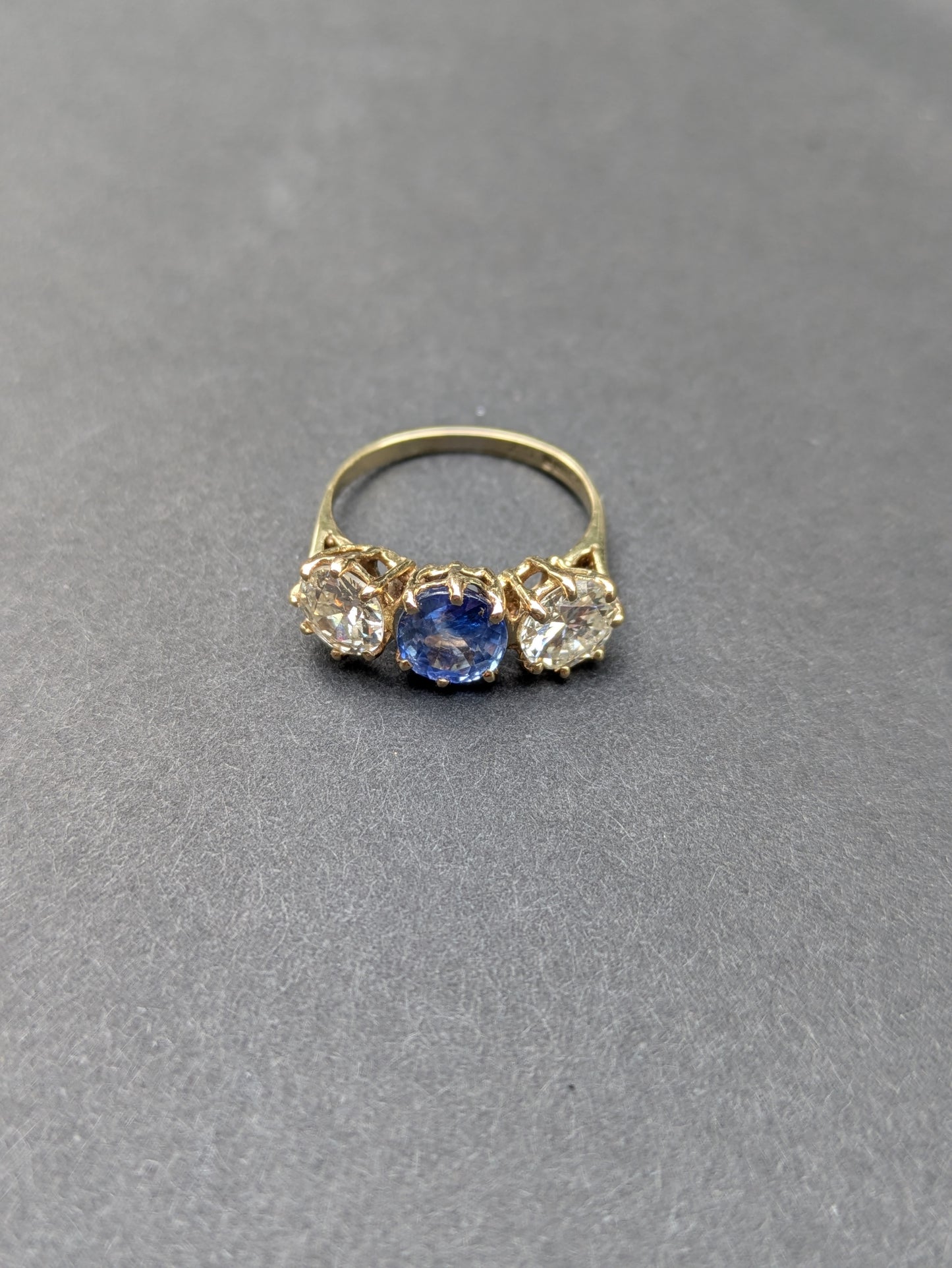 English 9kt 3 Stone Ring