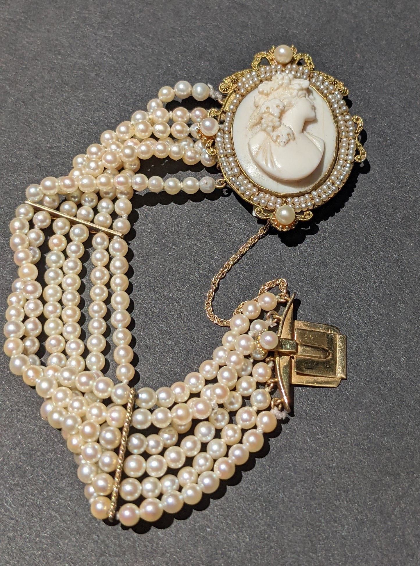 14kt Shell cameo and pearl bracelet